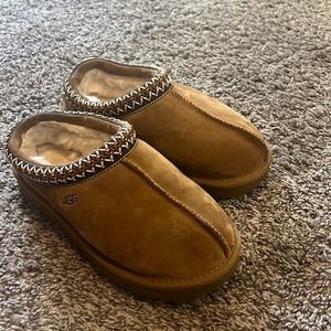 Uggs tasman size 5